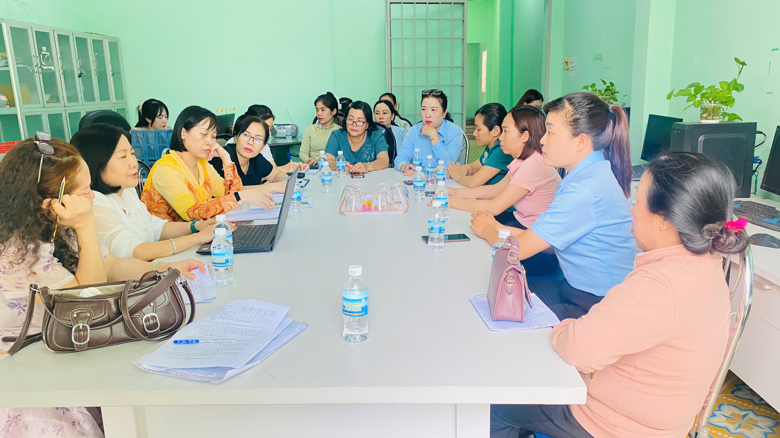 Chi cục Dân số đẩy mạnh tuyên truyền tích hợp thẻ bảo hiểm y tế trên VNeID